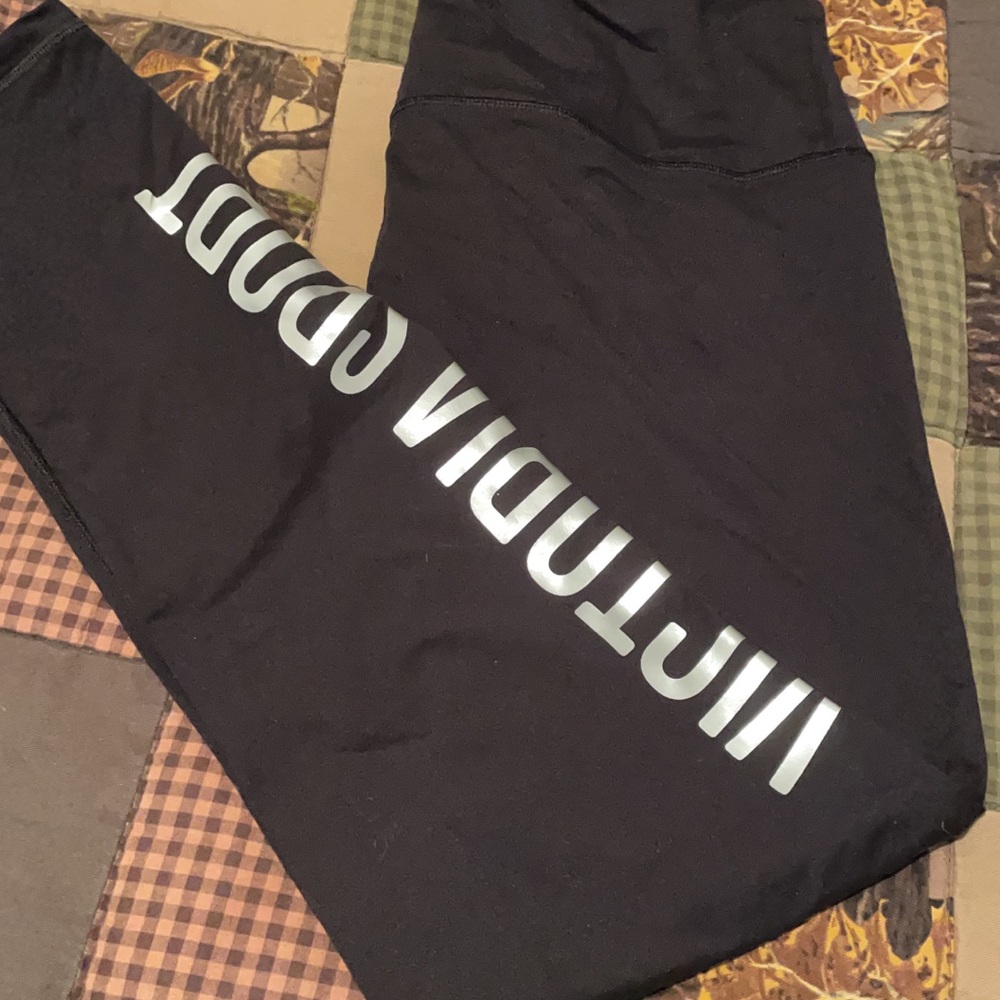 Victoria Sport workout leggings